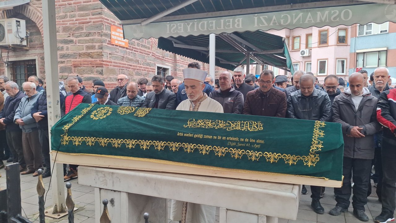 Bursa'da refüje çarpan motosikletin sürücüsü ve eşi öldü