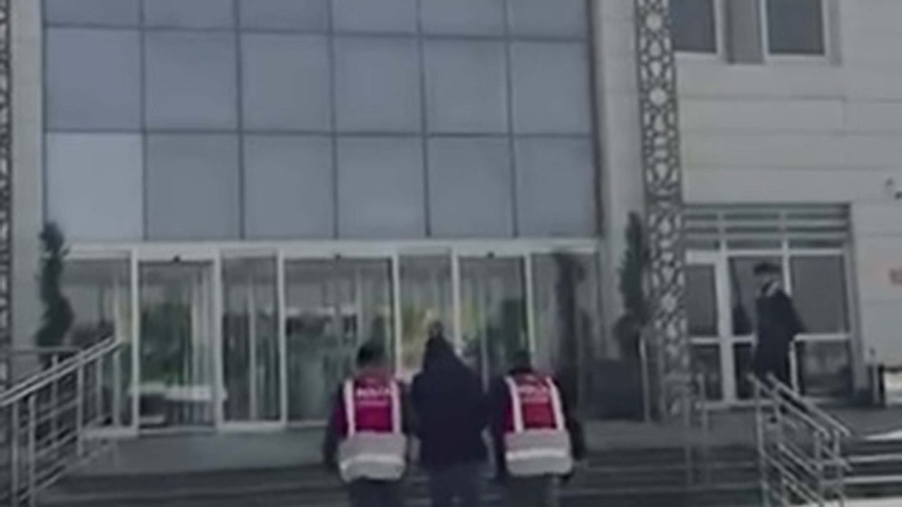 Çanakkale'de 16 kaçak göçmen yakalandı, 1 organizatör tutuklandı