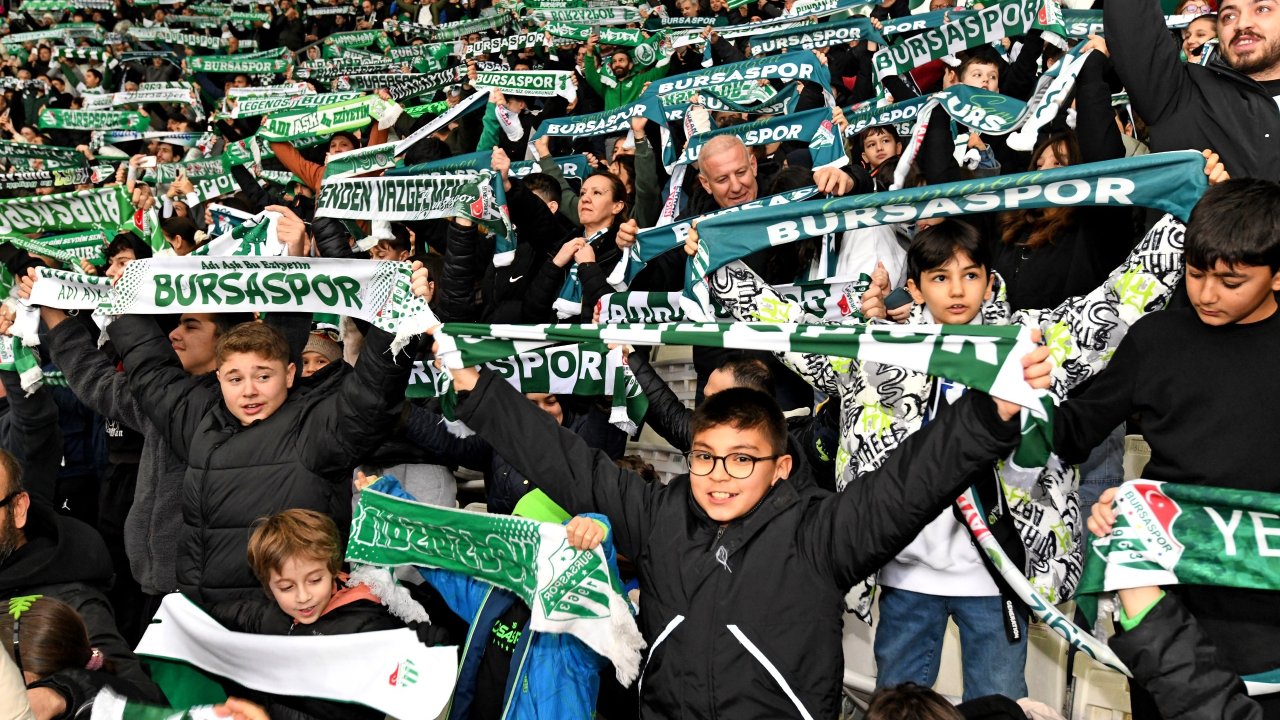 Daha önce statta maç izlememiş 100 çocuk, Bursaspor maçını tribünden izledi