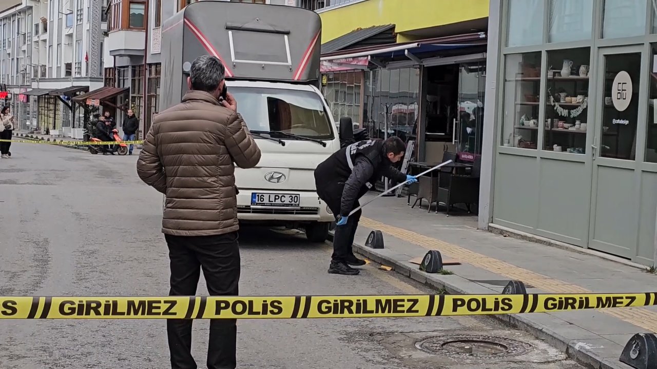 Tartışma sırasında 2 bacağından tabanca ile vuruldu
