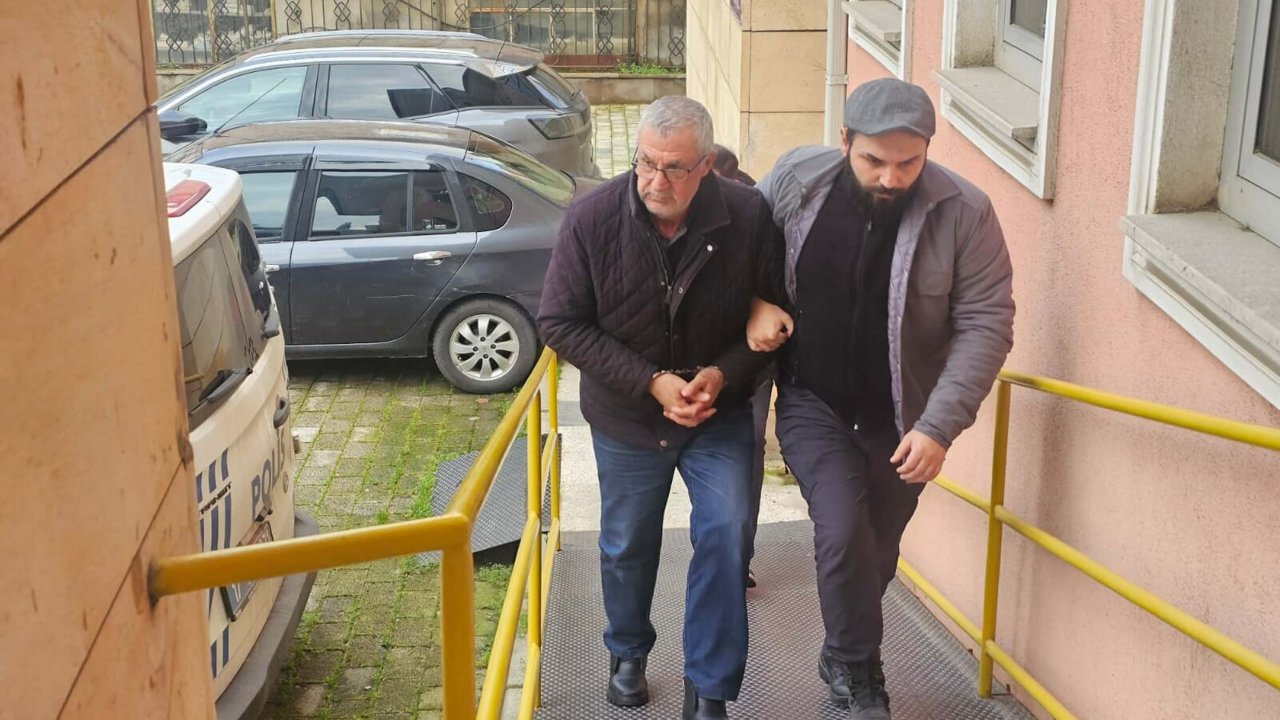 Tartıştığı oğlunu bıçaklayarak öldürdü