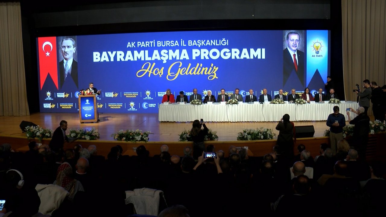 AK Parti teşkilatı, Ala ve Varank’ın katıldığı toplantıda bayramlaştı