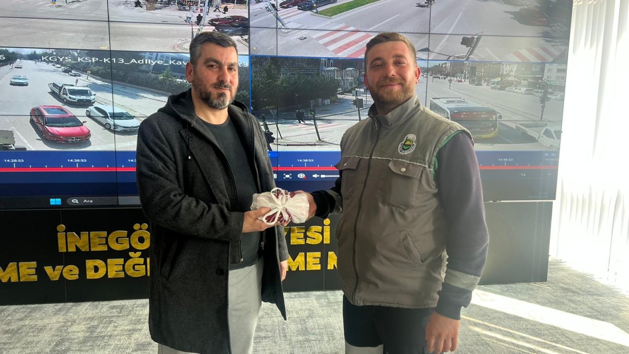 Belediye personelinin yolda bulduğu 200 bin TL sahibine teslim edildi