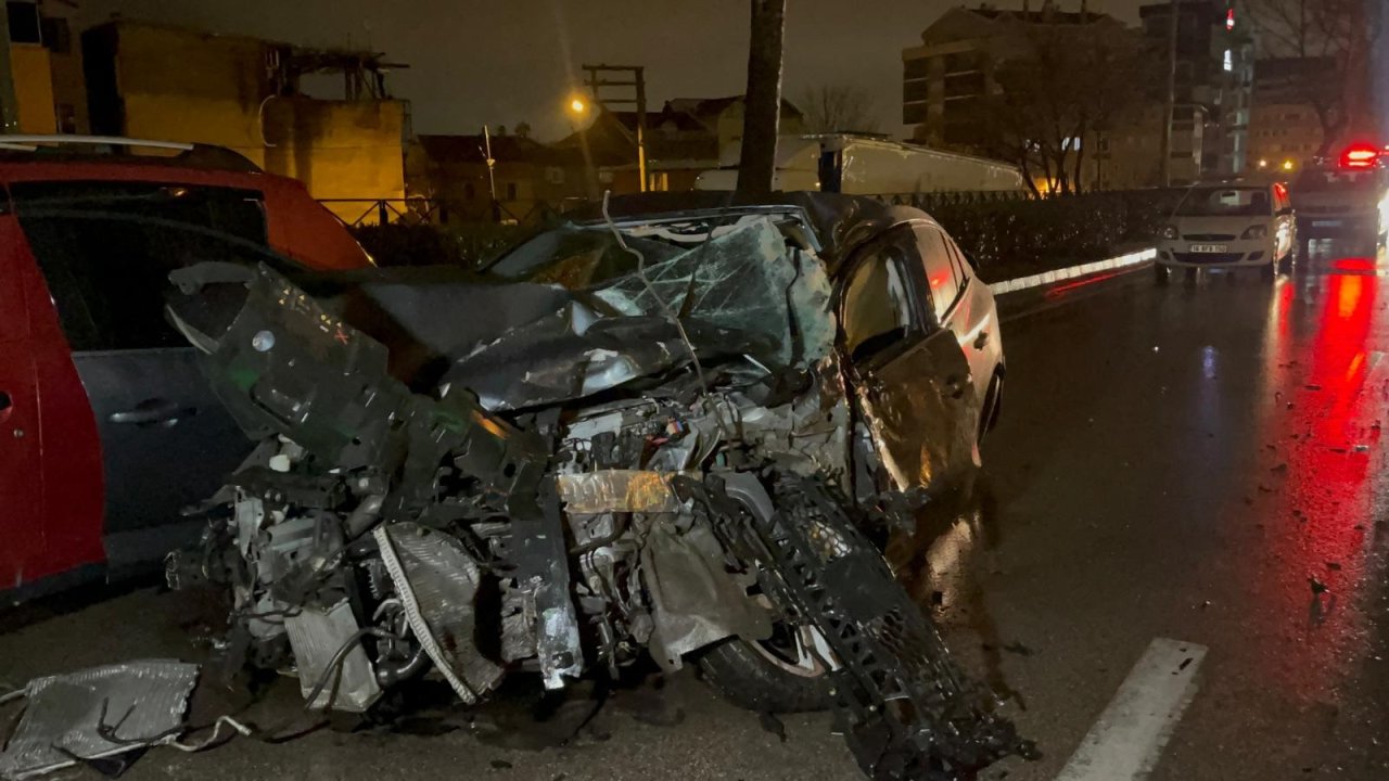Bursa'da 3 aracın karıştığı zincirleme kaza: 3 yaralı