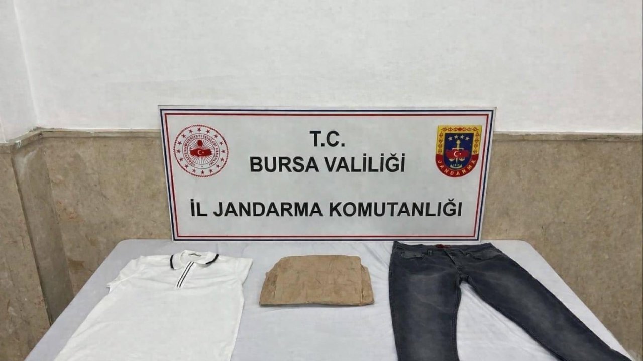 Kıyafete emdirdiği uyuşturucuyu kargo ile cezaevine gönderirken yakalandı