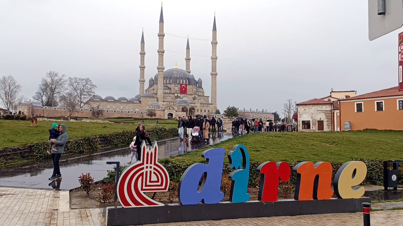 Tarih kenti Edirne’ye, bayramda yağmura rağmen ziyaretçi akını / Ek fotoğraflar