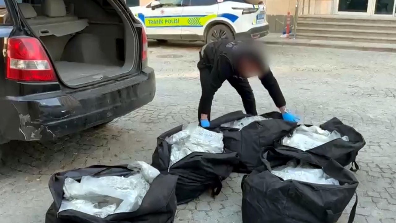 Edirne'de 90 kilo uyuşturucu ele geçirildi; 2 gözaltı