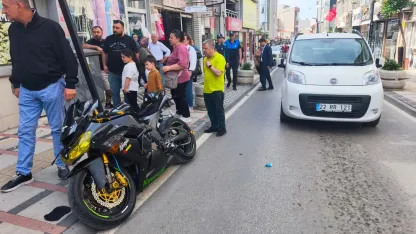 Edirne’de trafik levhasına çarpan motosikletin sürücüsü yaralandı