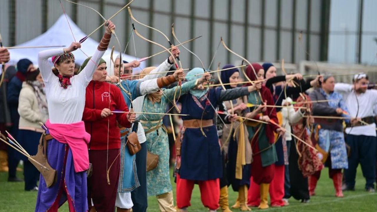 Karacabey’de Geleneksel Okçuluk Şöleni’ne yoğun katılım