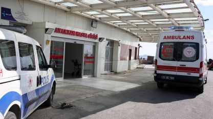Parkta kadınların bıçaklı kavgası; 1 ağır yaralı