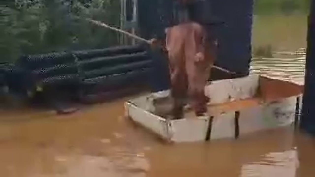 Sakarya'da sağanak; dere taştı, mahalleyi su bastı