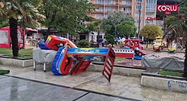 Marmaraereğlisi'nde Fırtına ve Dolu Yağışı! Çatıla Uçtu, Ağaçlar Devrildi