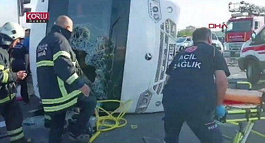 Yine Işık İhlali! Kırmızı Işıkta Geçip İşçi Servisine Çarptı, 11 Yaralı